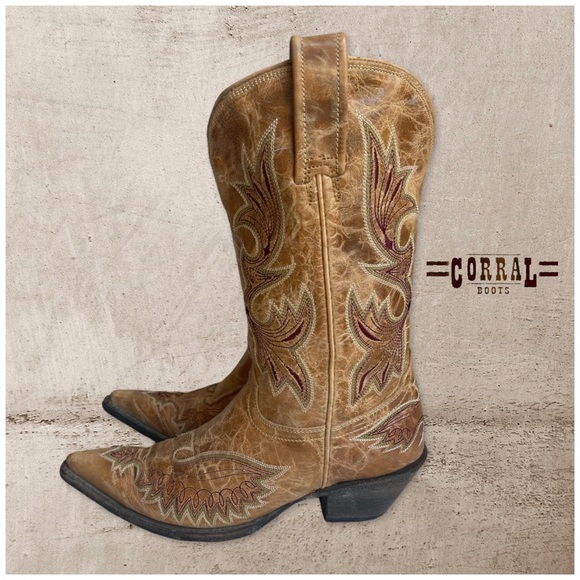 Corral Distressed Antique Saddle Eagle Stitched
Vamp boots R1964 SZ 7 1/2